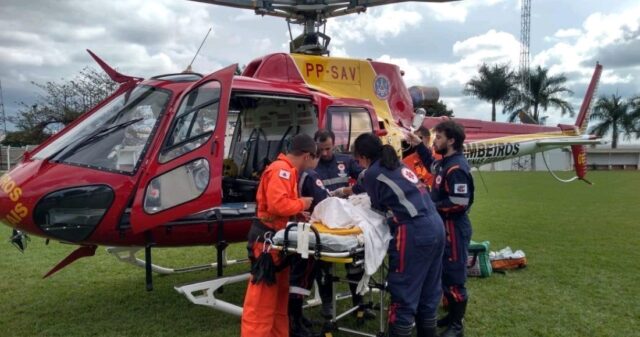 Menina cai de cavalo e é resgatada de helicóptero em Monte Carmelo