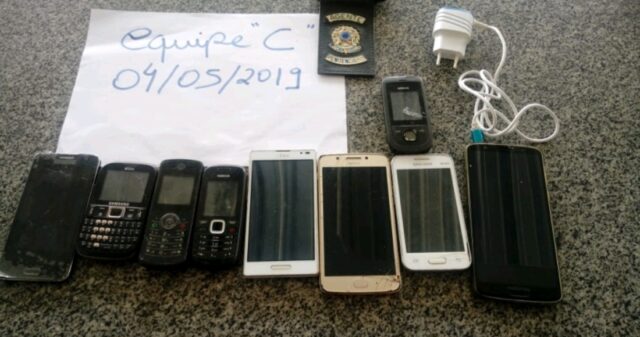 Agentes interceptam celulares arremessados para dentro de presídio em Catalão