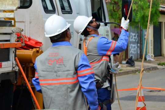 Justiça acata pedido da PGE e determina que Enel não pode paralisar serviços em Goiás