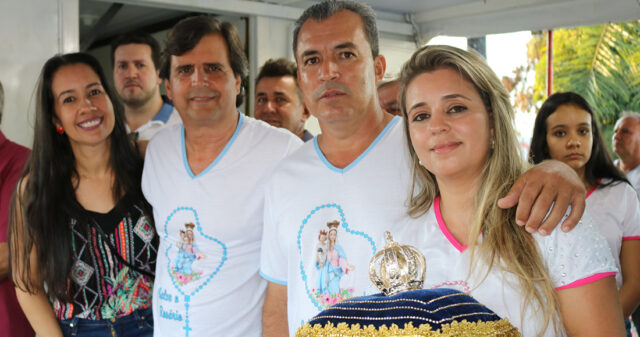 Entrega da Coroa encerra as festividades na cidade de Ouvidor