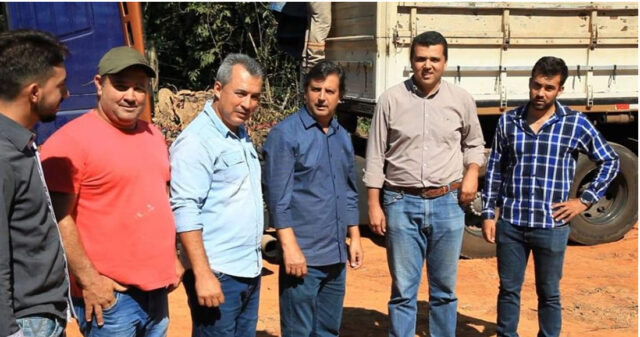 Prefeito de Ouvidor, Onofre Galdino, visita obras da ponte sobre o Ribeirão Ouvidor