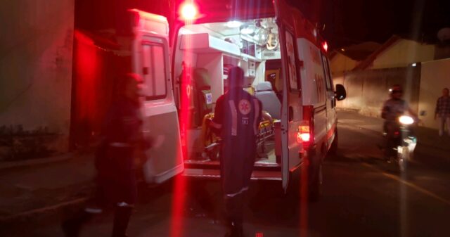 Motociclista fica ferido em colisão entre carro e moto no Bairro das Américas