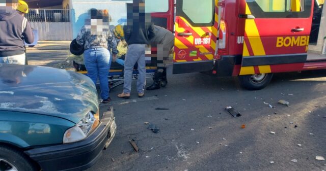 Acidente entre carro e moto no Bairro Ipanema deixa motociclista ferida