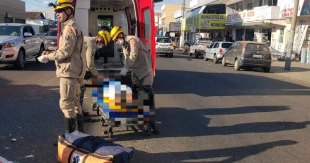 Jovem de 20 anos fica ferido em colisão de carro e moto no Bairro Chaud