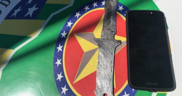 Polícia Militar em operação “Escola Segura” apreende dois menores suspeitos que portavam arma branca e um aparelho celular furtado