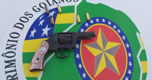 Polícia Militar prende homem portando arma de fogo e munição