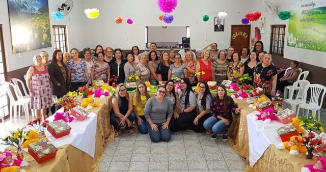 Associação dos Idosos Luz e Vida de Ouvidor, encerra curso de artesanato
