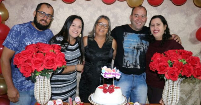 Sônia comemorou os seus 56 anos com amigos e familiares em sua residência na Fazenda Morro Agudo/Cisterna