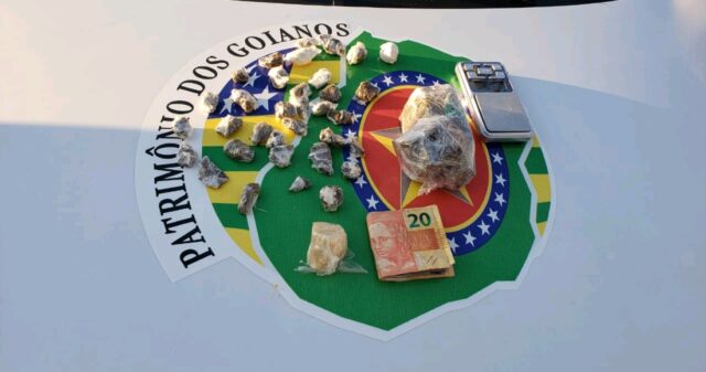 Homem e mulher são presos suspeitos de tráfico de drogas no Bairro São João