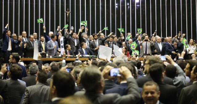 Veja como cada deputado federal goiano votou na Reforma da Previdência