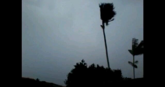 Massa de ar frio chegou à região sul de Goiás, em Pires do Rio chove cerca de 8,4mm e rajadas de vento alcançam os 56km/h