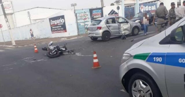 Homem fica gravemente ferido após acidente envolvendo carro e moto em Catalão
