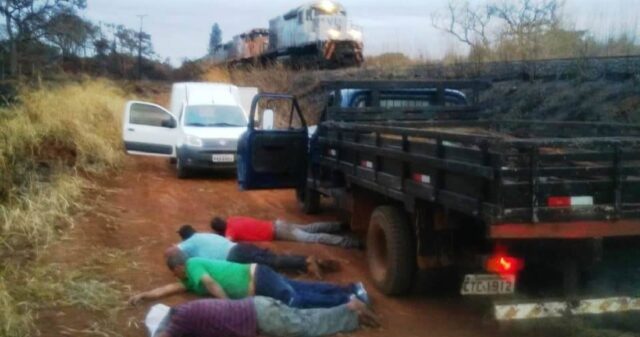 Grupo é preso por furtar trilhos de ferrovia que passa em Uberlândia