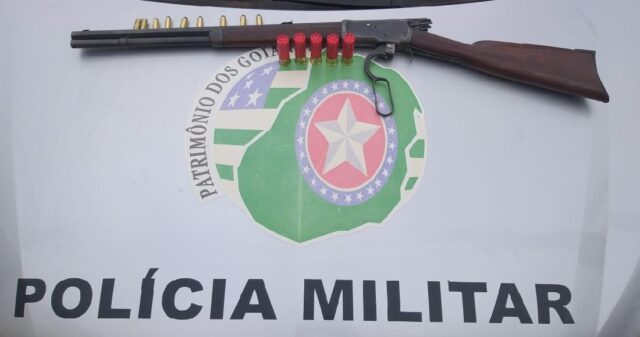 Polícia Militar apreende arma de fogo e munições