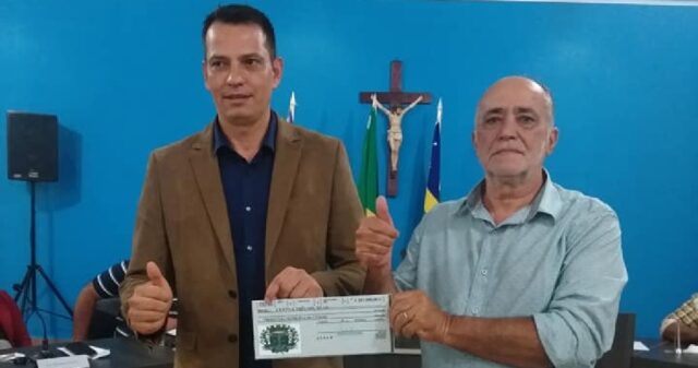 Prefeitura de Cumari recebe a devolução de R$ 103 mil reais economizados pela Câmara de Vereadores