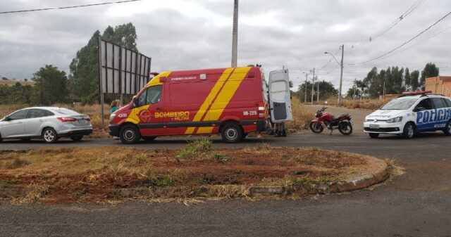 Colisão entre camionete e moto deixa duas pessoas feridas em Catalão