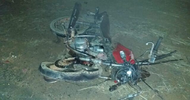 Um motociclista morreu após colidir de frente com uma caminhonete na GO-139