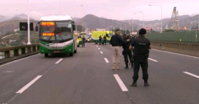 Sequestrador de ônibus na Ponte Rio-Niterói é morto pela polícia do Rio