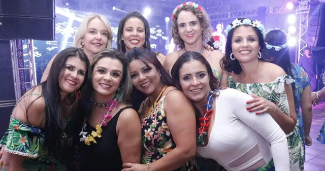 Clube Recreio Colonial ficou lotado para o Baile do Hawaii