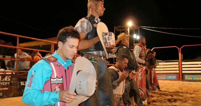 Rodeio e Show marcam o segundo dia da 1ª Festa do Peão de Davinópolis (Confira fotos)