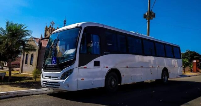 Prefeitura adquire ônibus escolar zero km à comunidade estudantil de Cumari