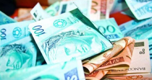 Governo considera cobrança de 0,4% em imposto para saques e depósitos; 0,2% para outros pagamentos