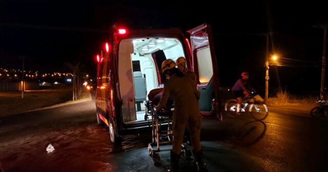 Mulher fica ferida em queda de moto na GO 330 perímetro urbano de Catalão