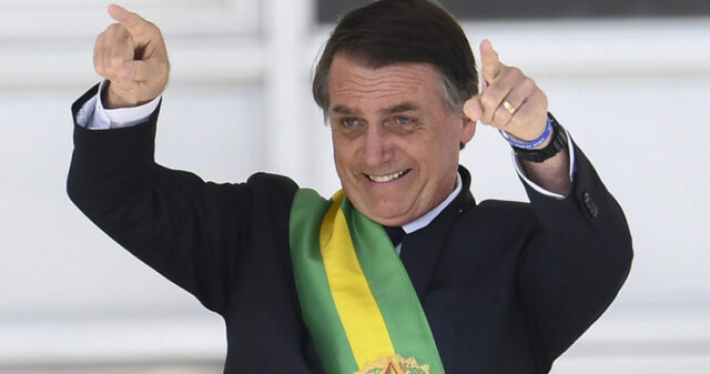 Presidente Bolsonaro passa por cirurgia na manhã deste domingo