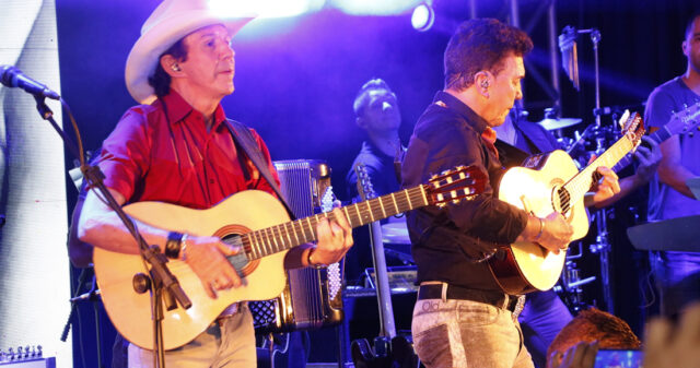 Di Paullo e Paulino atrai grande público no Fogão de Lenha Shows (Confira fotos)