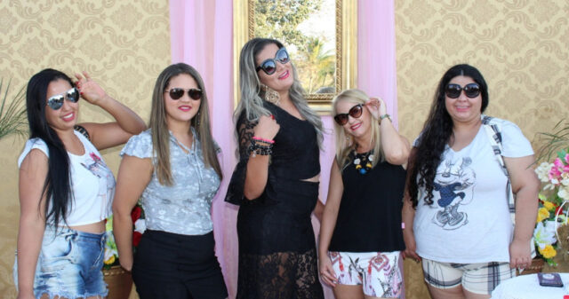 Divas brilham e se divertem em encontro organizado por Cris Coutinho