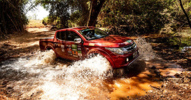 Mitsubishi Motorsports visita cidade natal com rali dentro da linha de produção