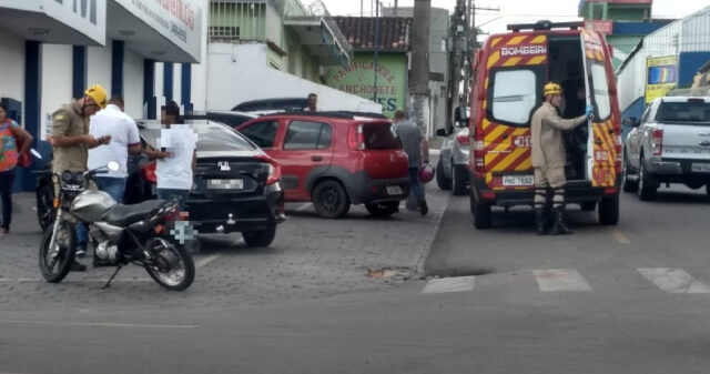Gestante fica ferida após acidente entre carro e moto em Catalão