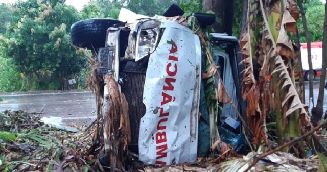 Ambulância de Goianésia bate e mata mulher que acompanhava paciente, na GO-080