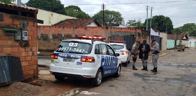Homem é morto a tiros dentro de veículo no Setor Universitário, em Catalão