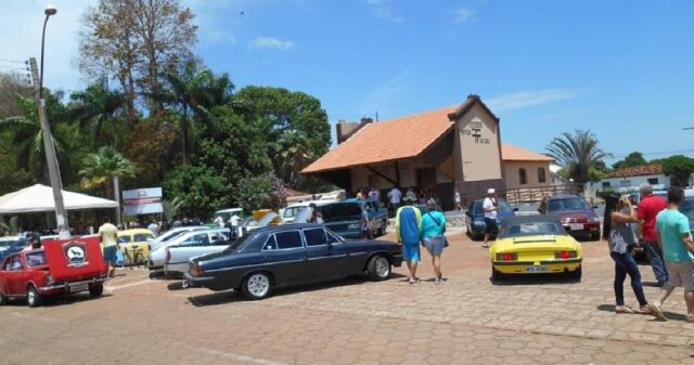 1º Encontro Anual de Carros Antigos de Ouvidor reúne mais de 100 expositores