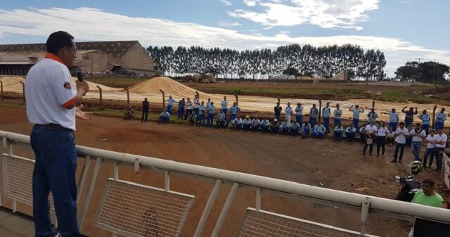 Sindicato Metabase realiza assembleia com trabalhadores da empresa Adubos Araguaia