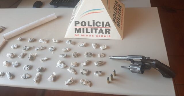 Polícia Militar efetua a prisão de suspeitos com arma de fogo, motocicleta roubada e maconha