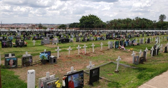 Cemitérios de Catalão finalizam preparativos para o Dia de Finados com horários especiais e missas