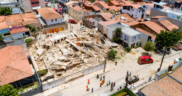 Imagens mostram prédio desabando em Fortaleza. Veja vídeos