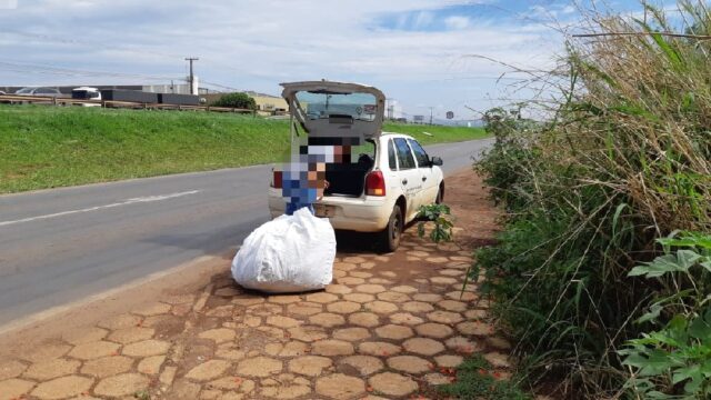 PRF apreende veículo oficial transportando material hospitalar irregularmente