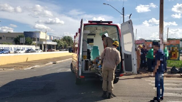 Homem fica ferido após acidente em cruzamento no centro de Catalão