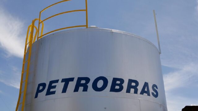 Petrobras reajusta preço da gasolina em 4% nas refinarias