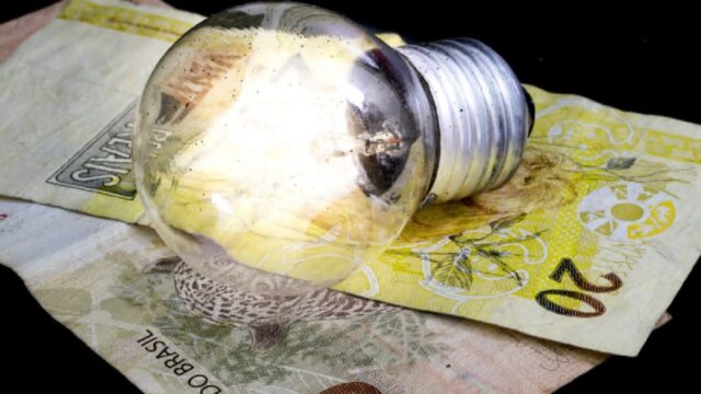Aneel muda bandeira e tarifa de energia ficará mais barata