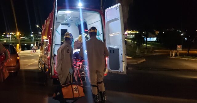 Mulher fica ferida após envolver em acidente de trânsito no Bairro Santa Cruz