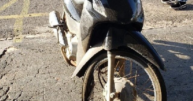 Batida entre carro e moto deixa casal com ferimentos graves em Catalão