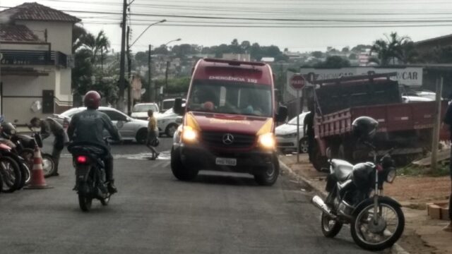 Motociclista fica ferido após colisão entre caminhonete e moto em Catalão