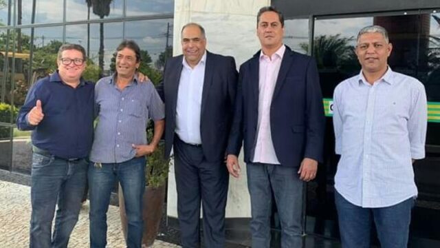 Vice presidente da Agehab, Luiz Sampaio ajuda a solucionar problemas de moradores do Vale de São Patrício