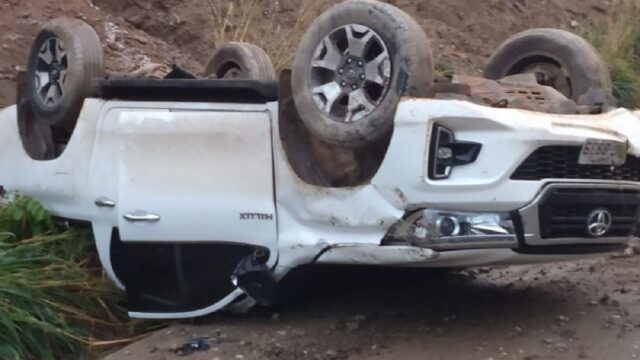 Prefeito de Minaçu e servidores ficam ilesos após capotamento na GO-239