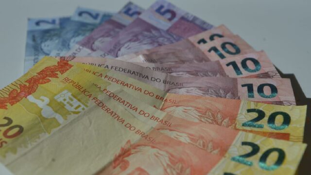 Governo diminui estimativa do salário mínimo para R$ 1.031 em 2020