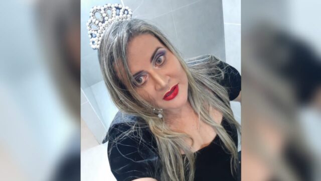 Cris Coutinho comemora aniversário em grande estilo com festa a fantasia